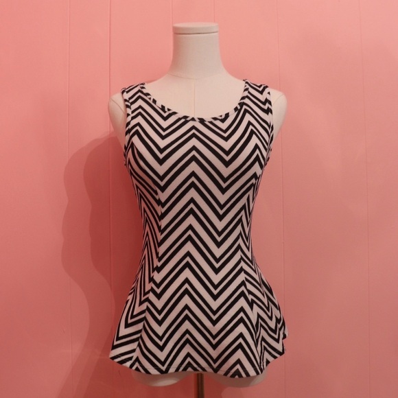 Suzy Shier Black and White Chevron Tank Top - Picture 2 of 4